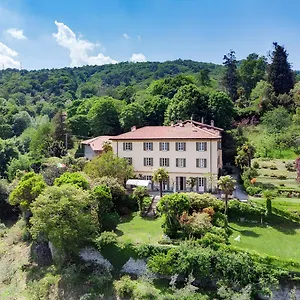 Corti Lakeview Bed & Breakfast